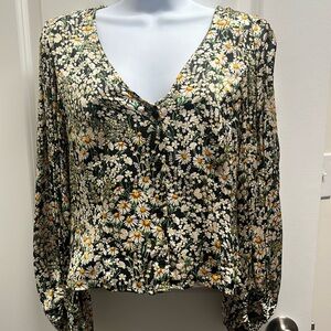 H&M Daisy print button front top